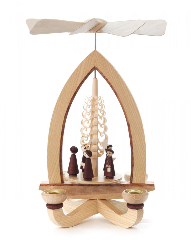 085/039K - Pyramid with Carol Singers (14mm Candles)