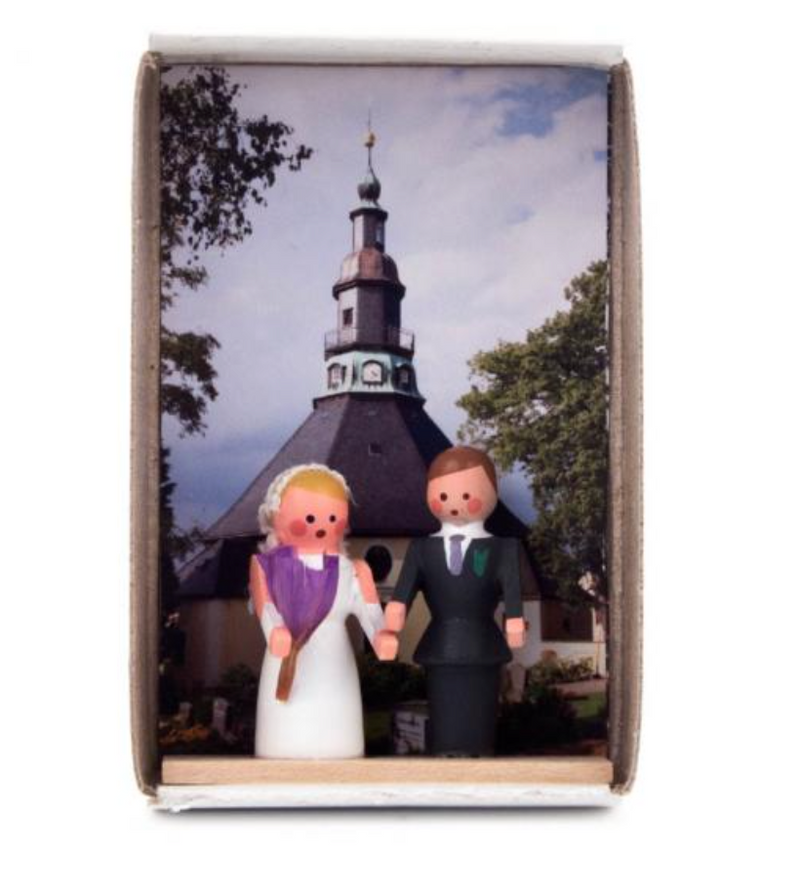 029/012 - Matchbox Scene: Bride & Groom at Seiffen Church
